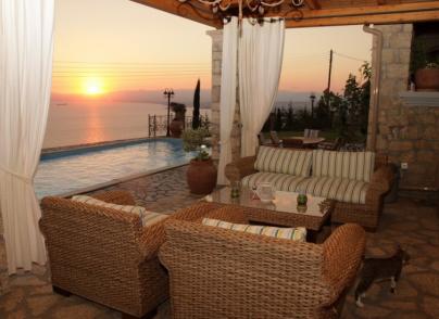 Beautiful villa with sea views, close to all amenities 
