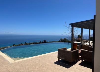 Villa with panoramic sea views