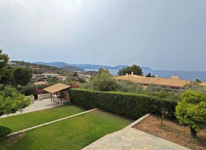 All year-round villa in the Athenian Riviera