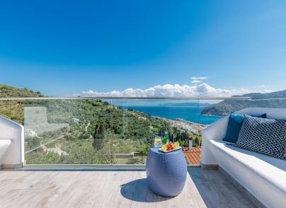 Holiday house with magnificent views