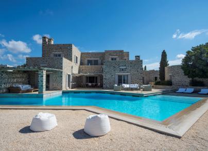 Stunning seafront villa in Paros Island