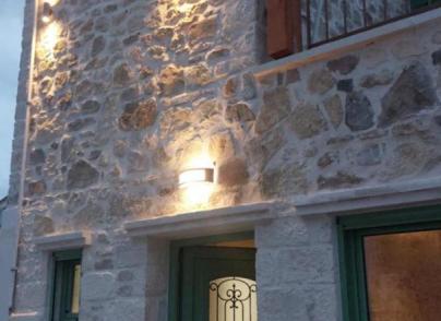 Fully Restored Stone Mews Maisonette