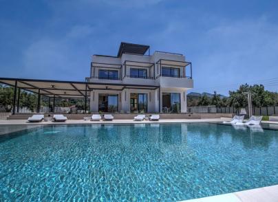 An elegant villa just steps from the beach