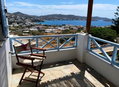 House with panoramic views to Foinikas bay and the sea