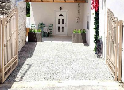 Renovated Stone House with Pool & Mountain Views