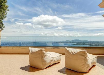 Villa offering amazing sea views 