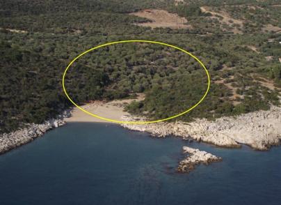 Beachfront plot with private sea access and development potential