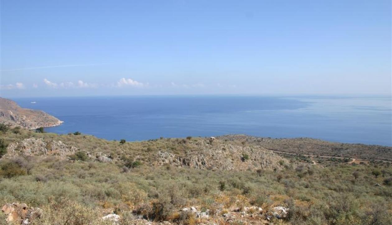 Hillside development plot close to the sea