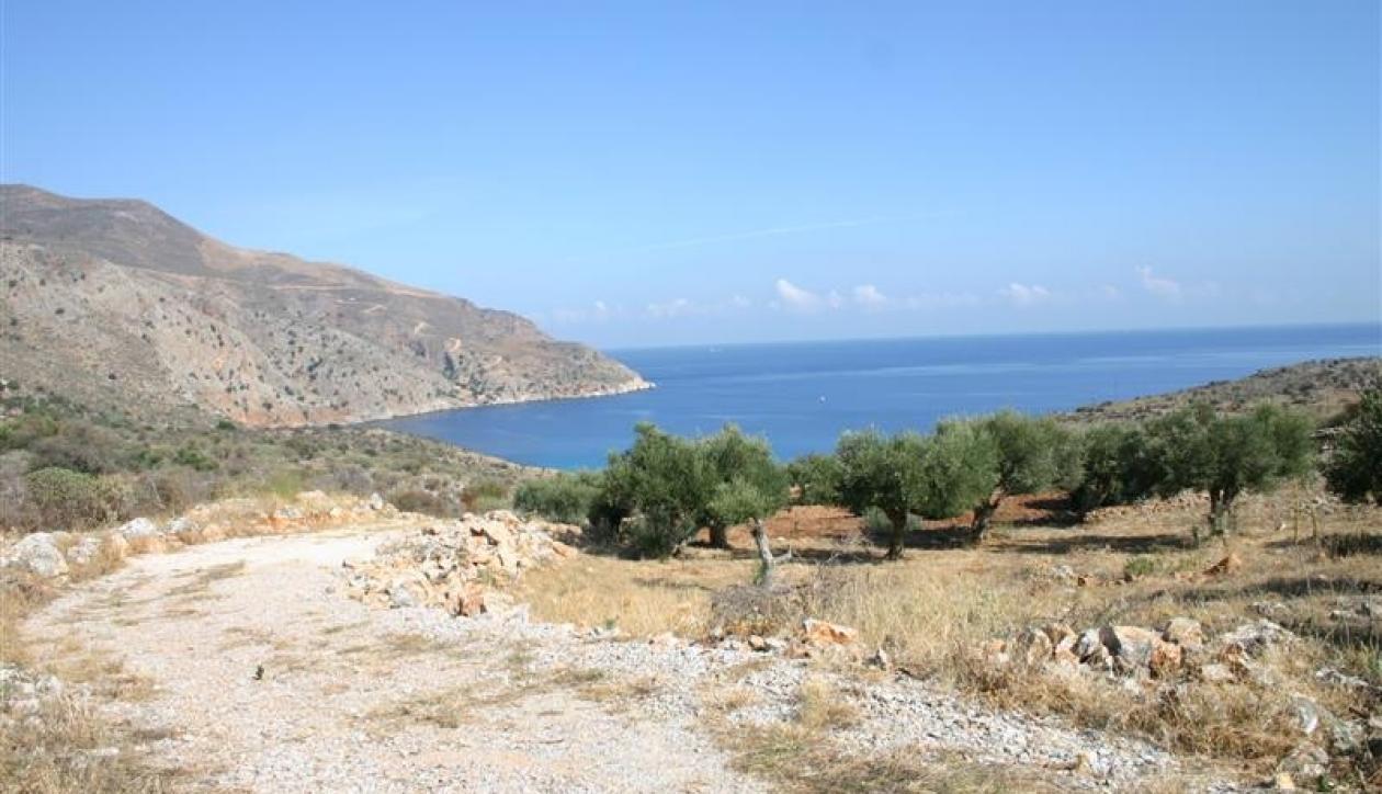 Hillside development plot close to the sea