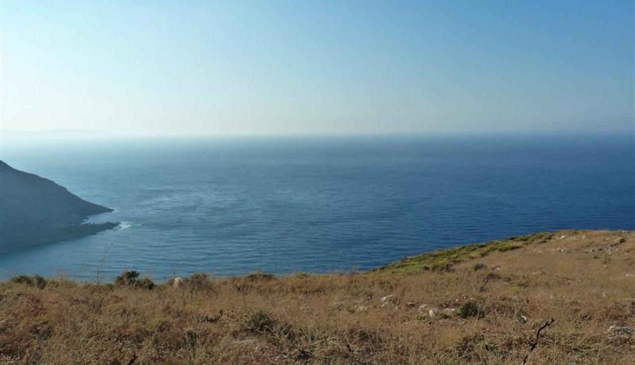 Land with large sea frontage and unfinished villa
