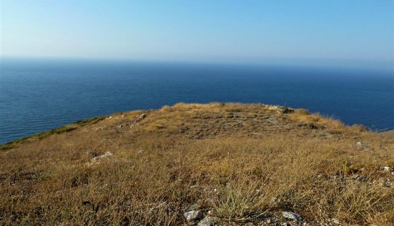 Land with large sea frontage and unfinished villa